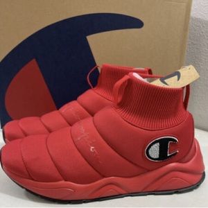 Hello y’all I’m selling men’s Champion cozy sneakers